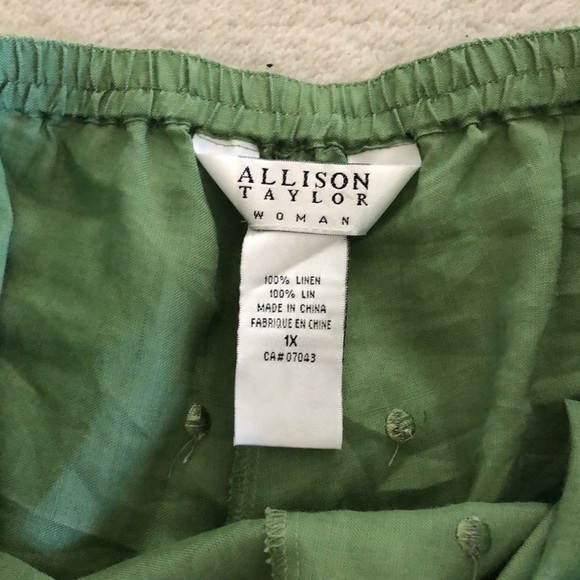 Beautiful sage green linen capris with embroidered polka dots - Picture 3 of 10